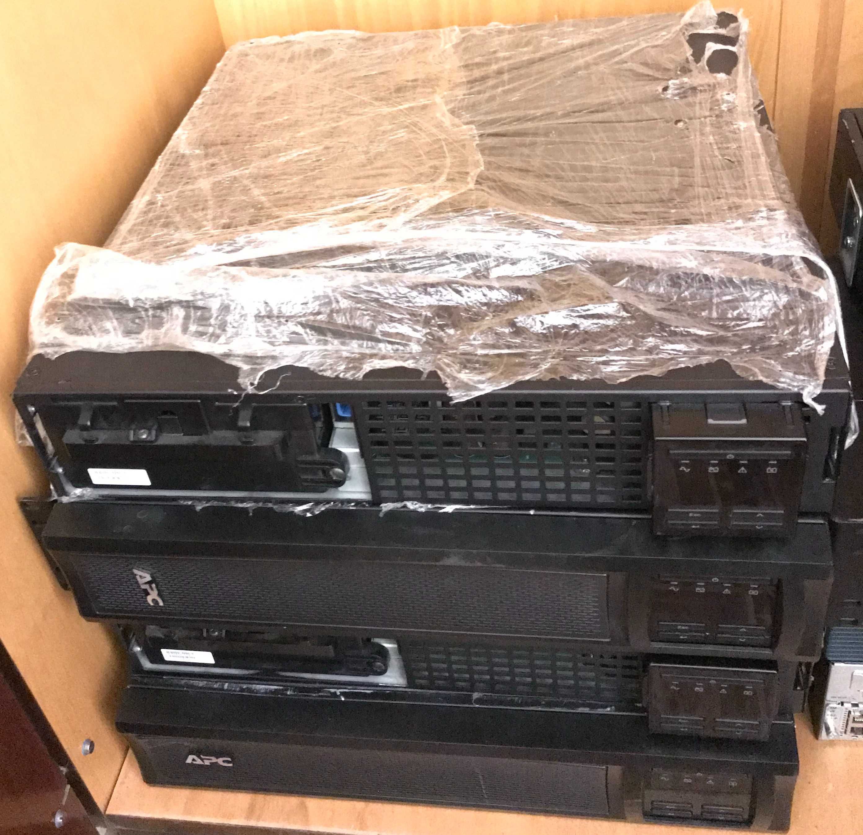 Безперебійник APC Smart-UPS X750