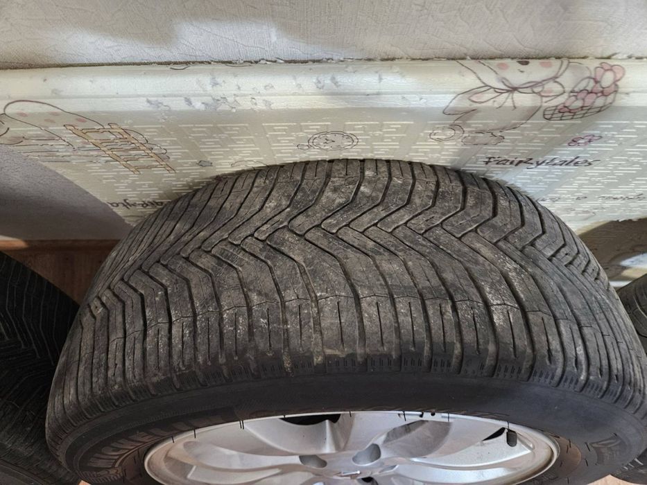 Резина всесизонна 255/55/R17 б/у 4 шт с дисками 5*108
