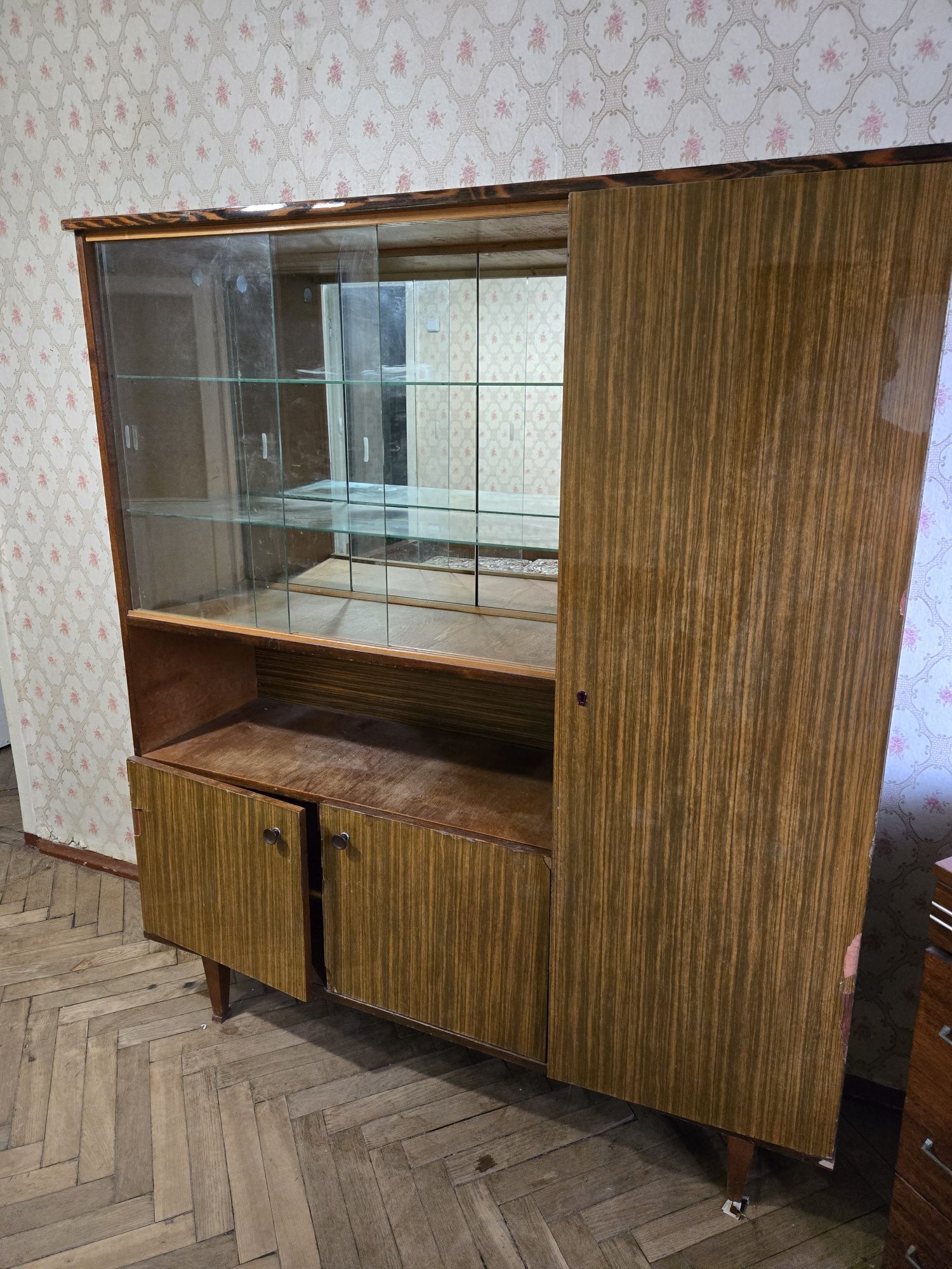 Мебель, шкаф, комод, сервант, диван и т.д.