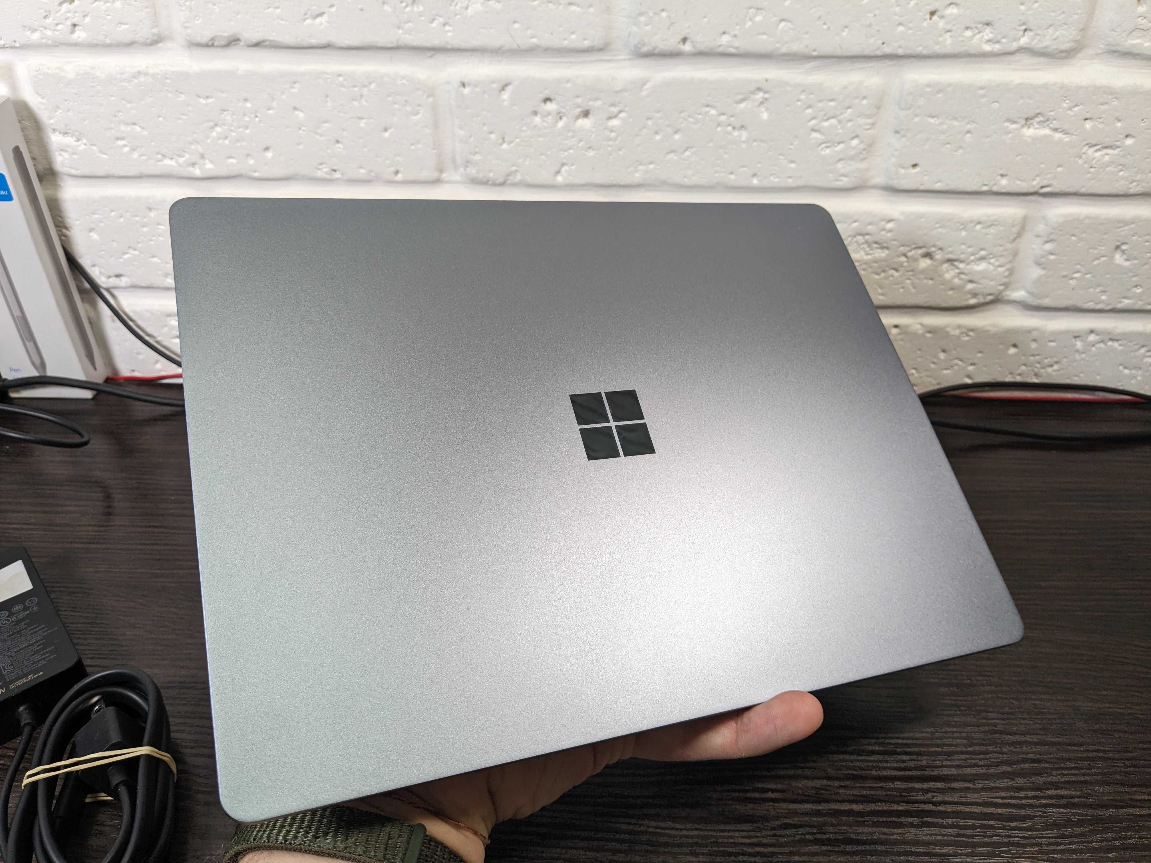 Microsoft Surface Laptop Go - 12.4" - Core i5-1035G7/8gb/256gb