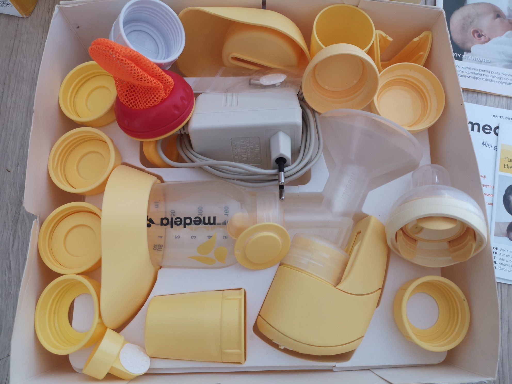 Laktator Medela Mini Electric, akcesoria, nowy smoczek, butelka