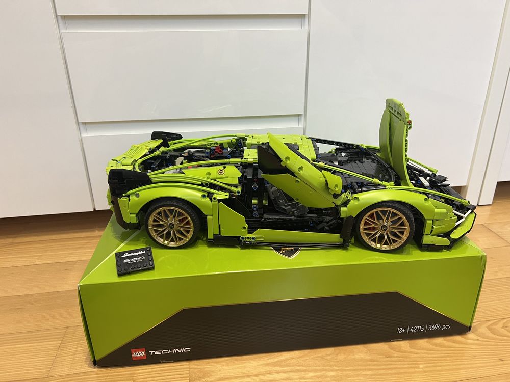 LEGO Technic Lamborghini Sian FKP