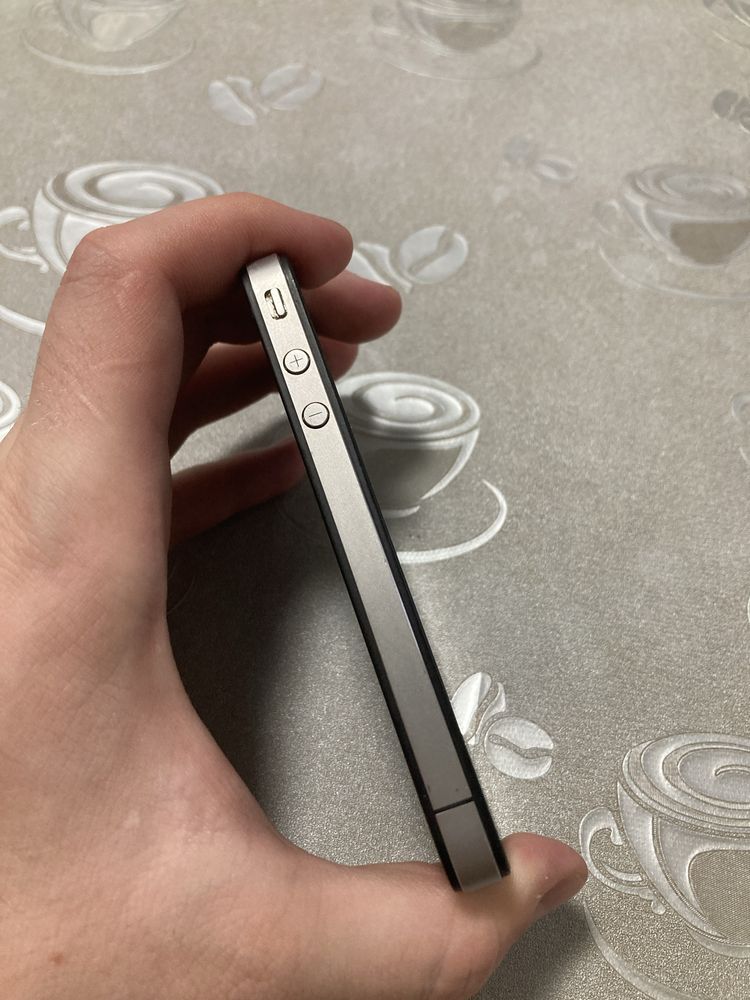 Продама мобильный телефон/смартфон iPhone 4 16gb Neverlock