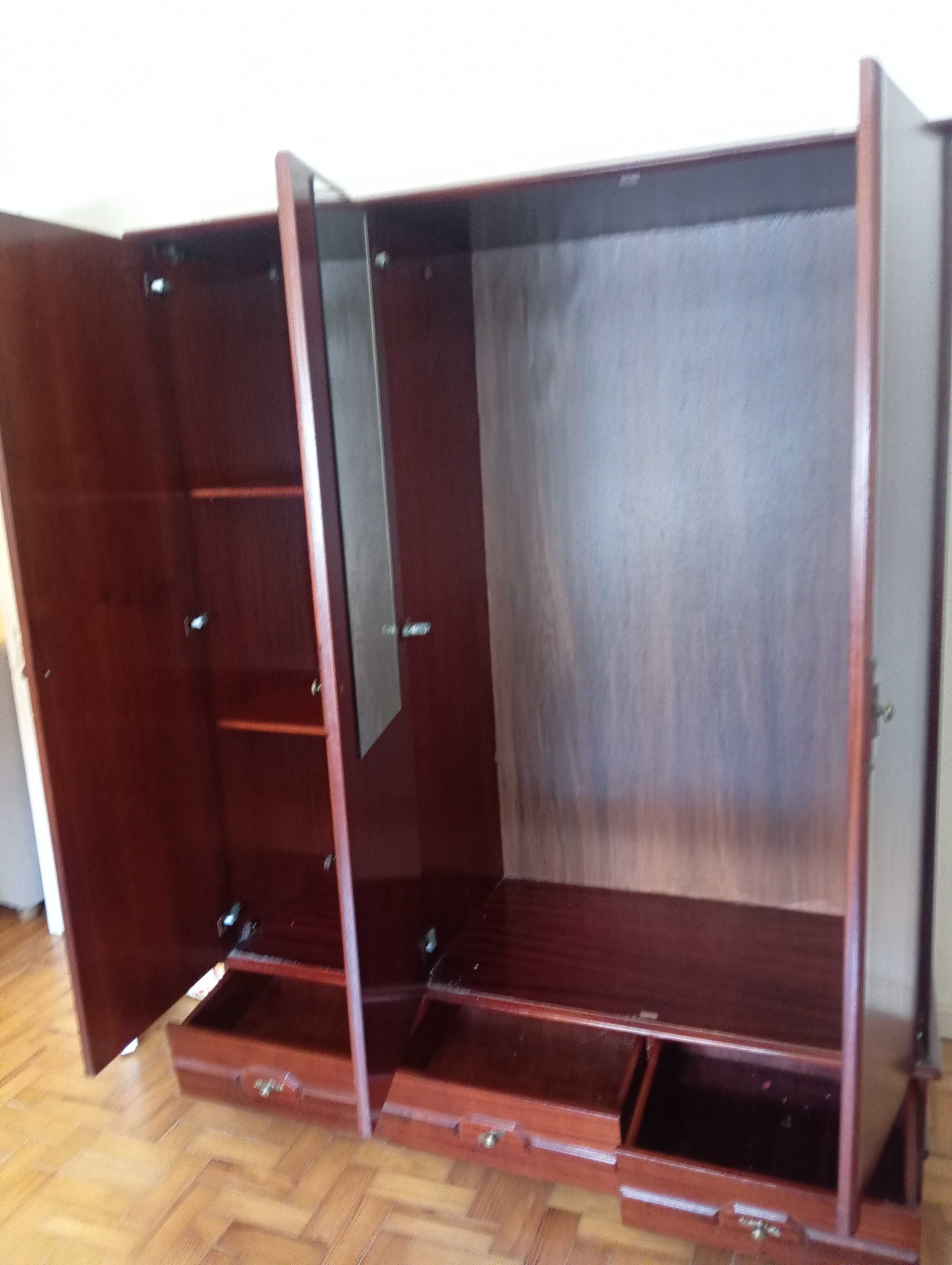 Guarda roupa 3 portas