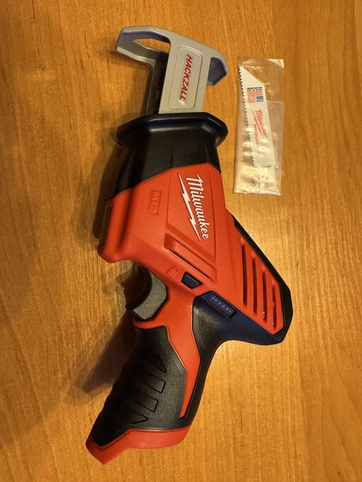 Piła szablasta lisica Milwaukee M12 nowa