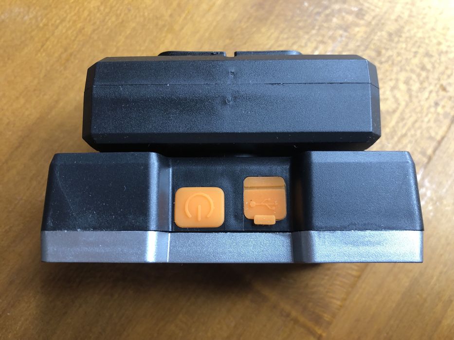 Налобний акумуляторний ліхтарик