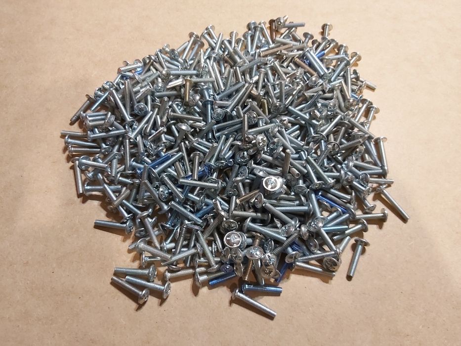 Śruby M4 nowe 500 szt.