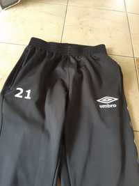 Spodnie dresowe r S Umbro czarne