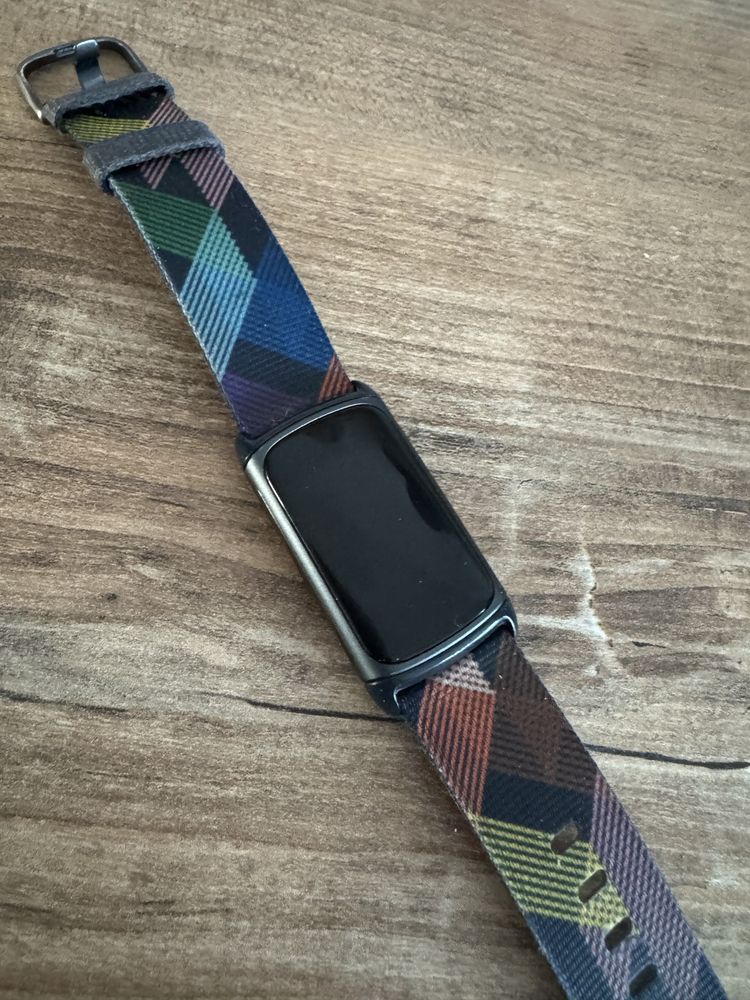 Fitbit Charge 5 - stan bdb - NFC
