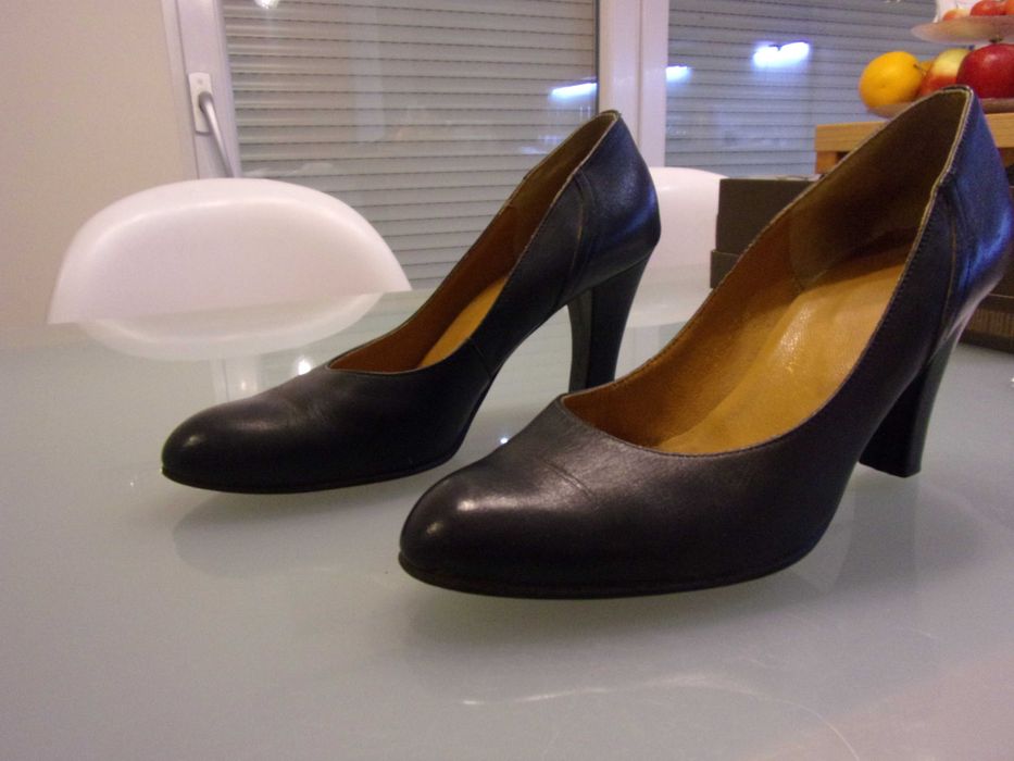 czółenka skórzane pantofle obcas 8cm roz38 granatowe