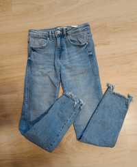 Niebieskie damskie jeansy z poszarpanymi nogawkami Rozmiar XS