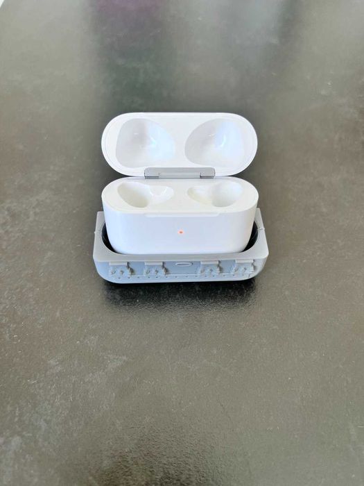 Зарядный кейс для наушников Apple AirPods 3 Зарядний футляр оригинал