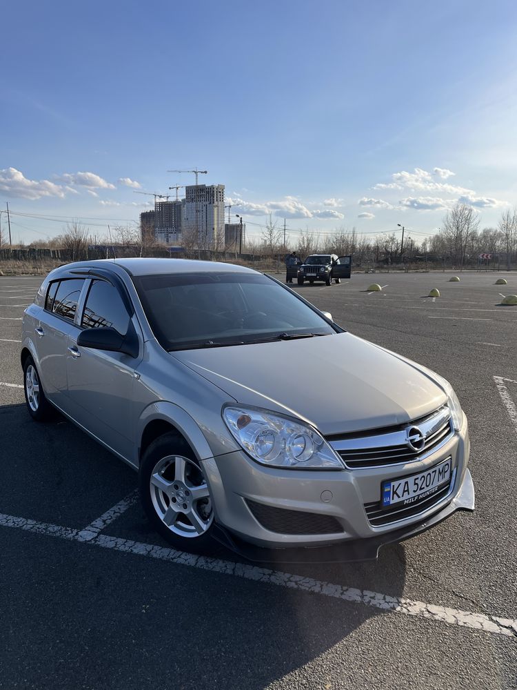 Продам Opel Astra H