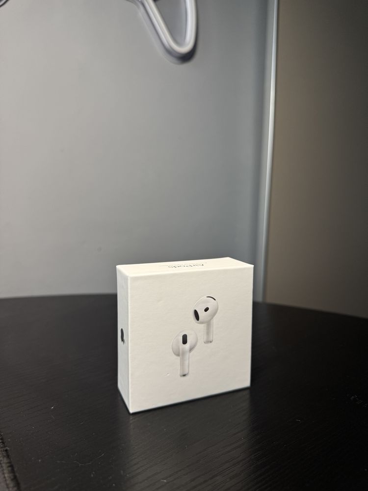 AirPods 4 ANC.