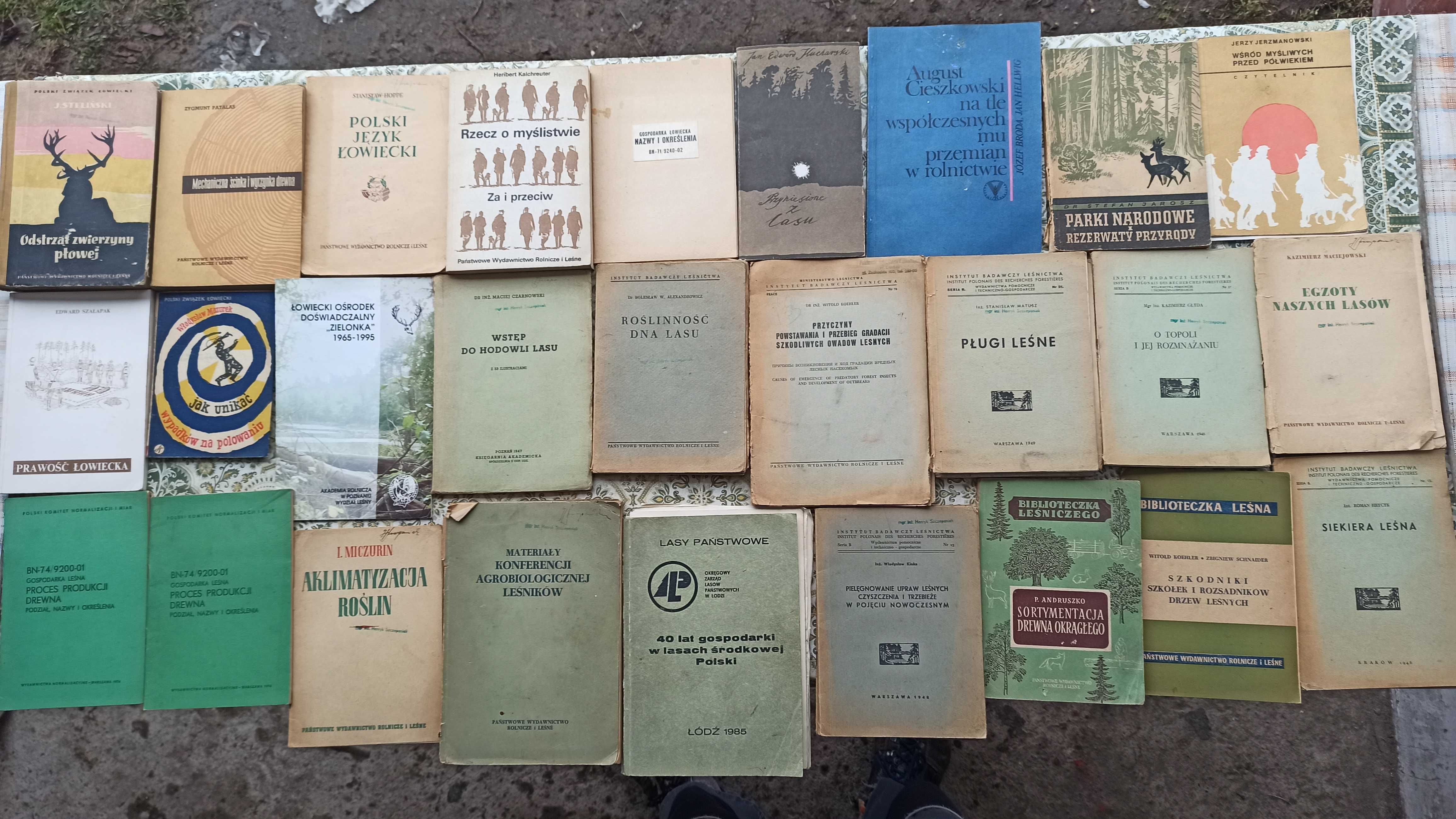 Stare książki i podręczniki o tematyce leśnej, lata 40-70; TNOIK,WSR