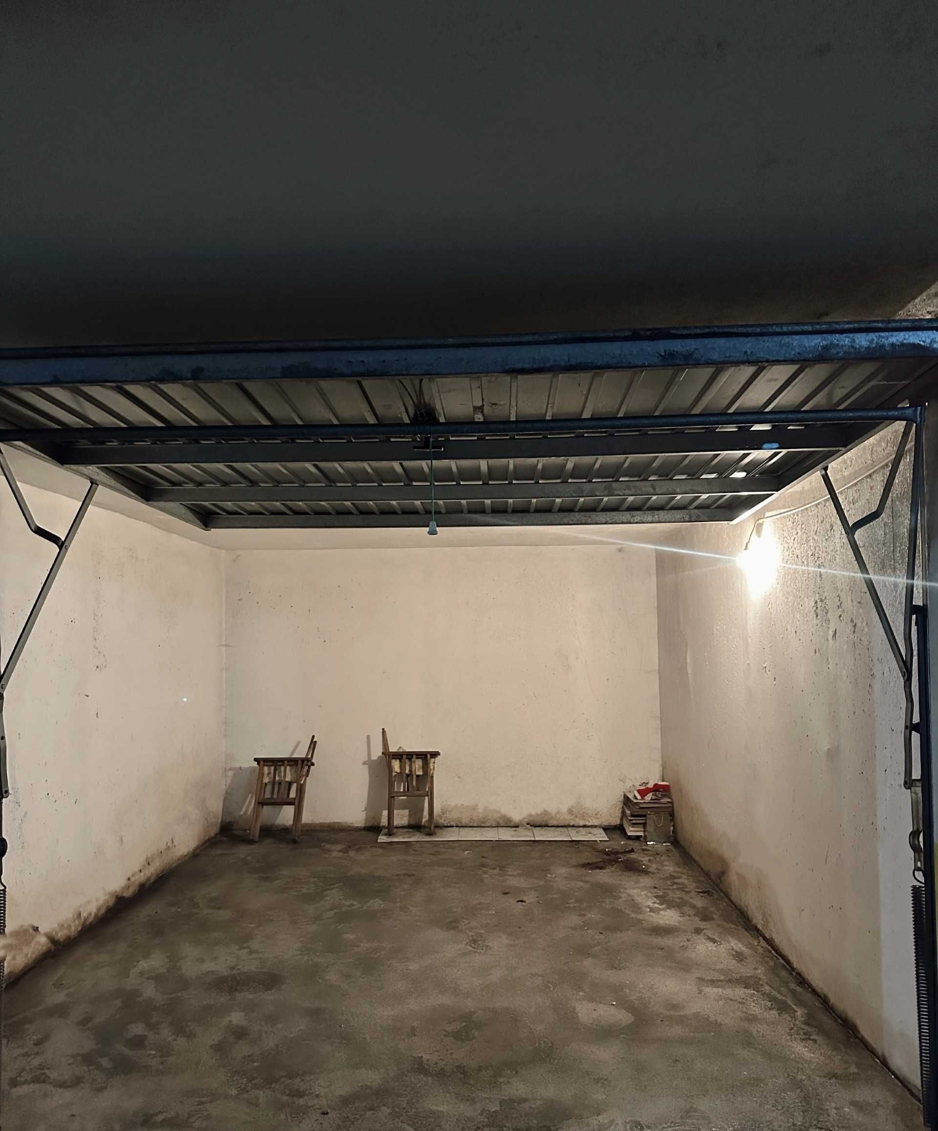 Garagem fechada em lamaçães