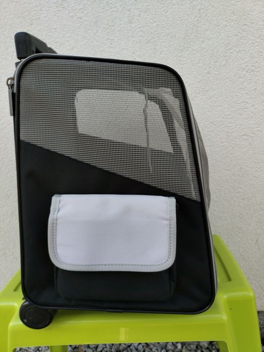 Transporter. Plecak na kółkach dla psa i kota.
