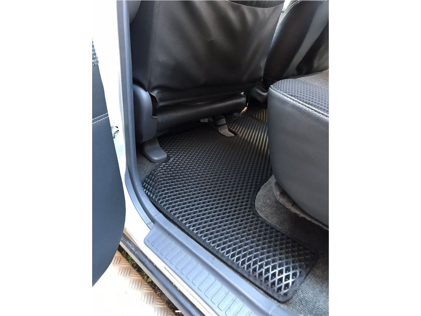 Toyota LandCruiser 80 Коврики EVA (черные)