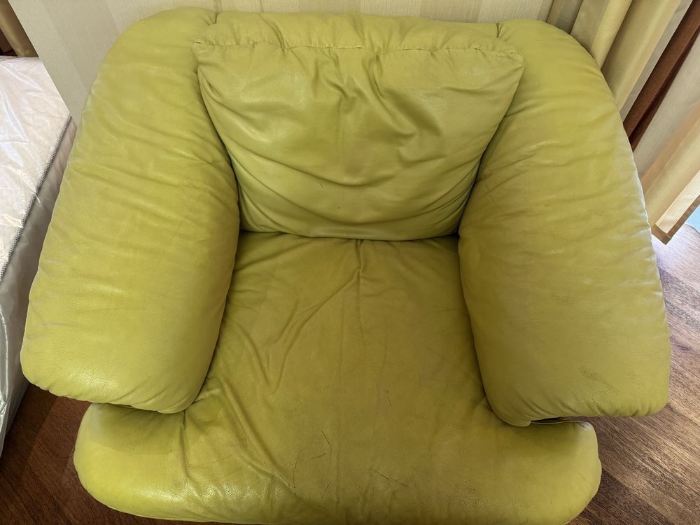 Продам кожанний диван з кріслом