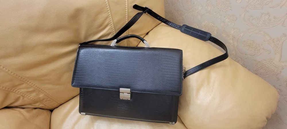 Шкіряний портфель чоловічий під крокодила Eminsa