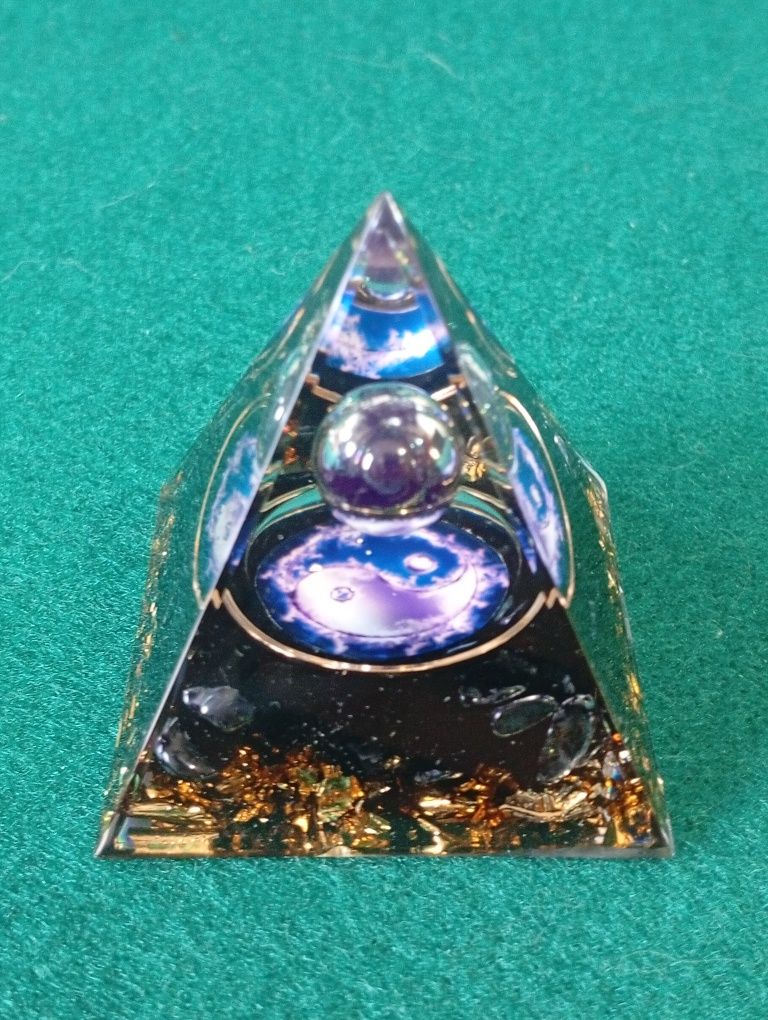Pirâmide Regeneradora de Transformação em Orgonite