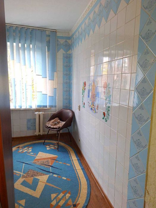 2кімнатна  квартира, середній поверх. a