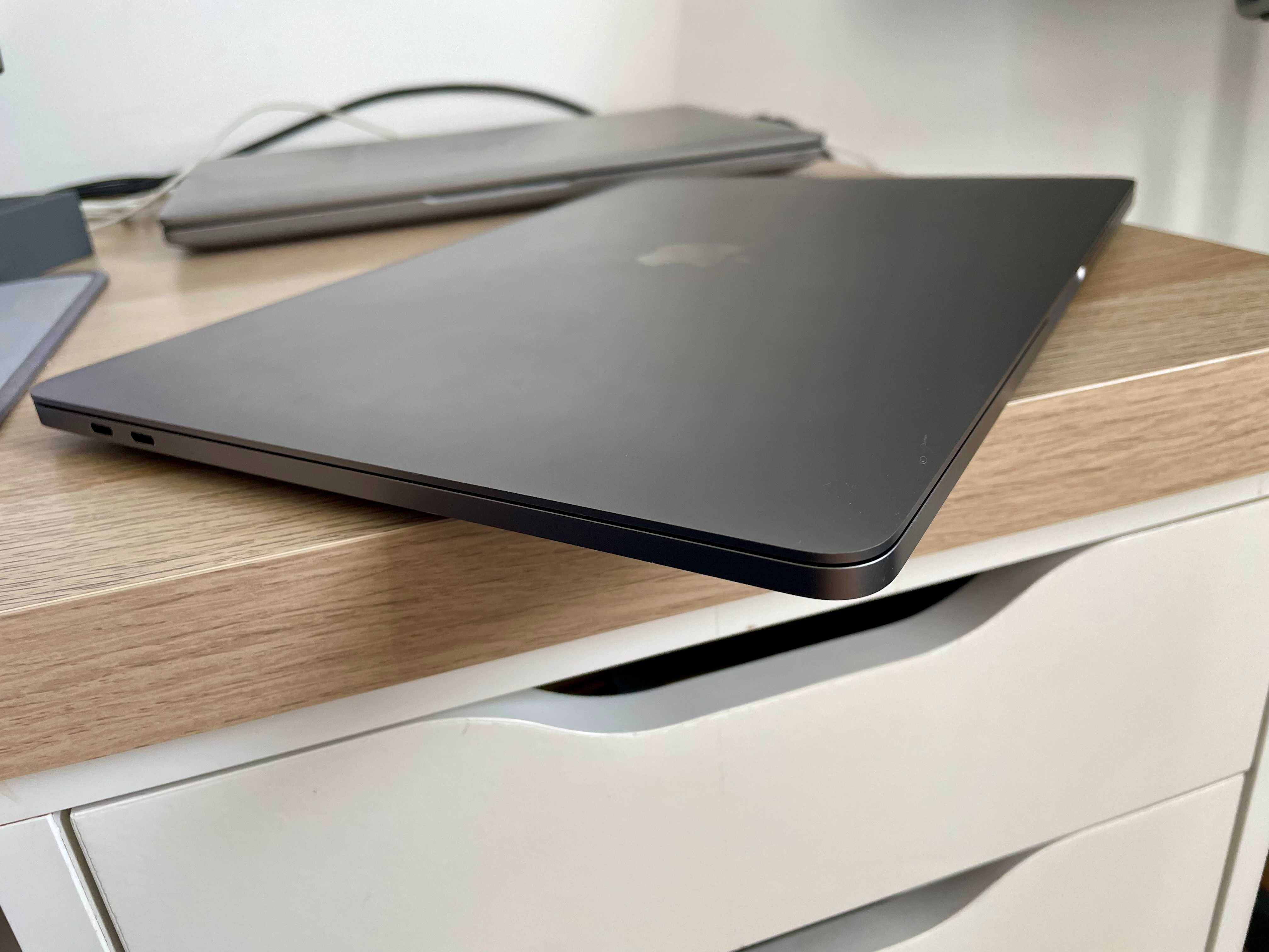 MacBook Pro 13" (2020) - M1 8‑core e GPU 8-Core - 8GB RAM - SSD 256GB