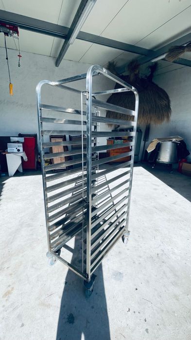 Porta tabuleiros em inox