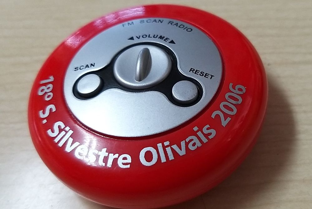 Rádios portáteis, a pilhas.