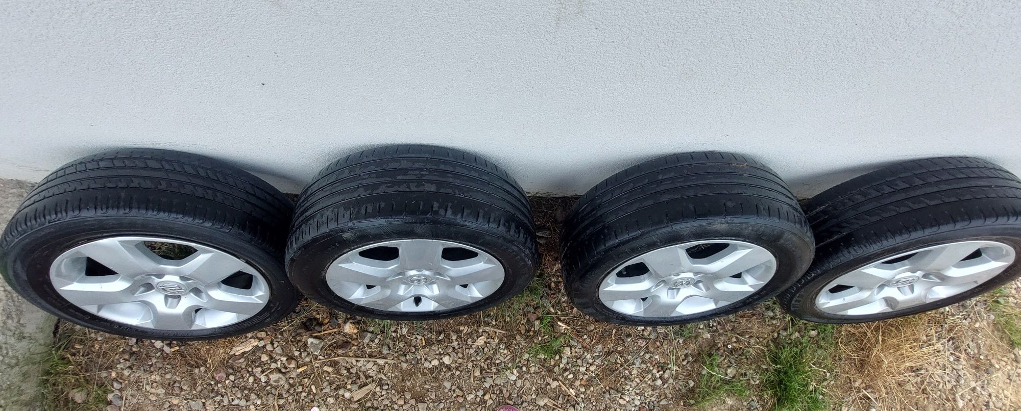 REZERWACJA Felgi stalowe strukturalne wraz z oponami letnimi Opel Zafi