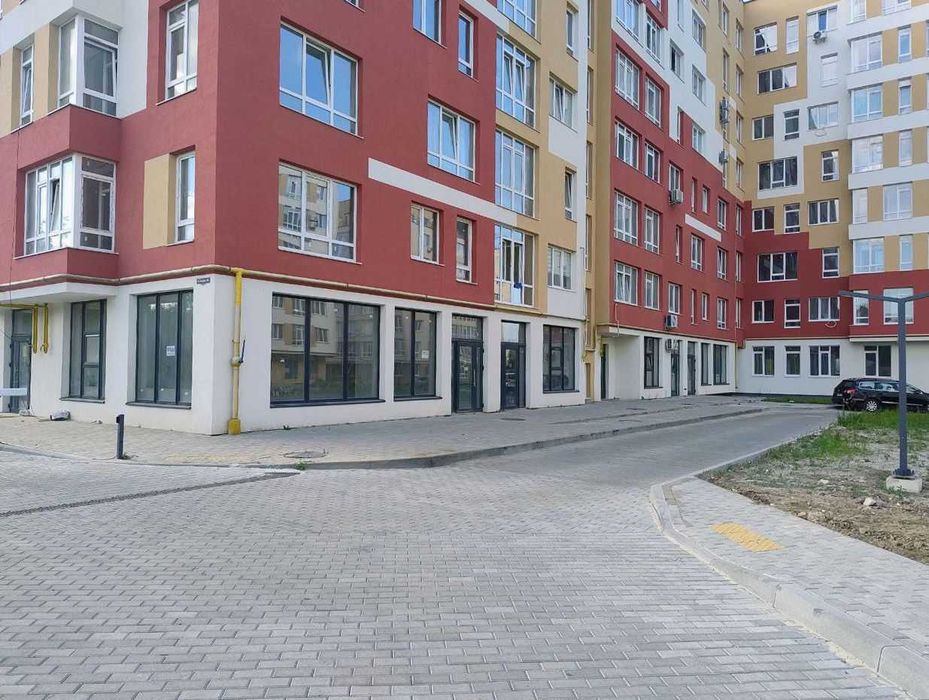 Оренда фасадного комерційного приміщення в новому ЖК