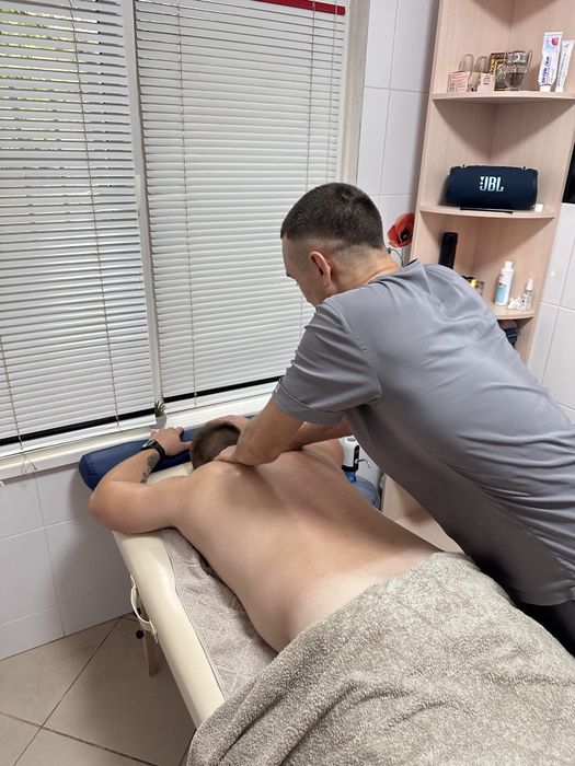 Лікувальний масаж при остеохондрозі,протрузіях та сколіозі!