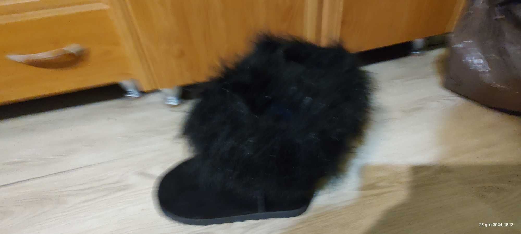 Sprzedam damskie botki UGG.