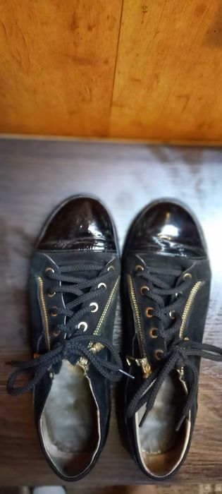 Продам туфли- кроссовки