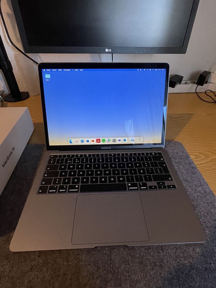 Macbook Air 13 8GB RAM 256GB