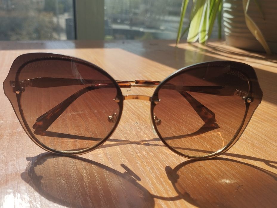 Сонцезахисні окуляри Chanel
