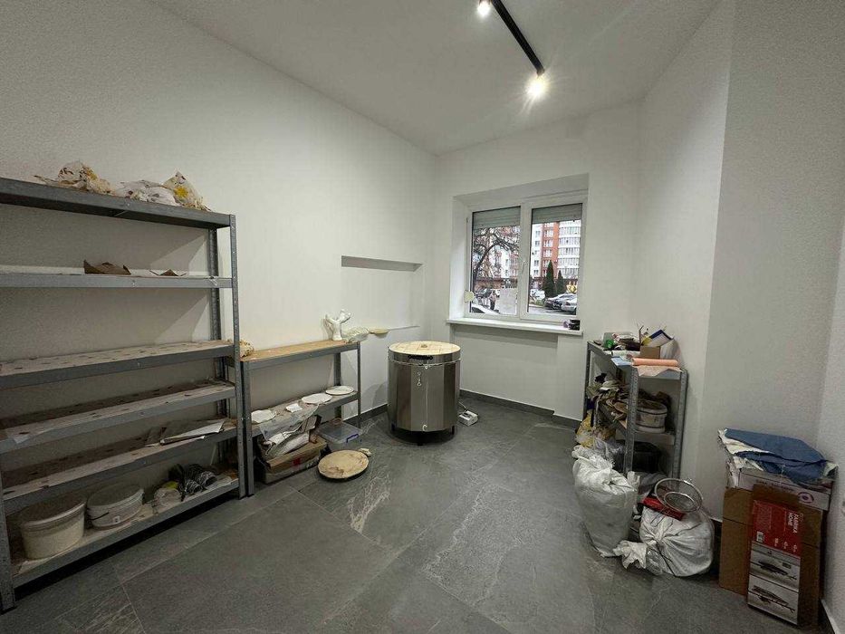 Продається комерційне приміщення вільного призначення