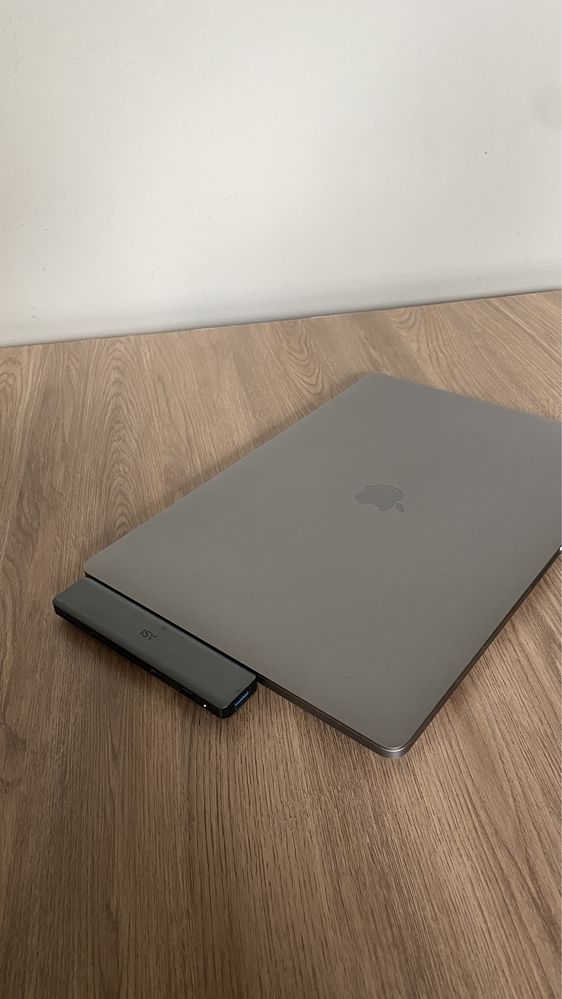 MacBook 16’ Intel 2019 2.3GHz 8-core Intel Core i9 16GB RAM 1TB SSD