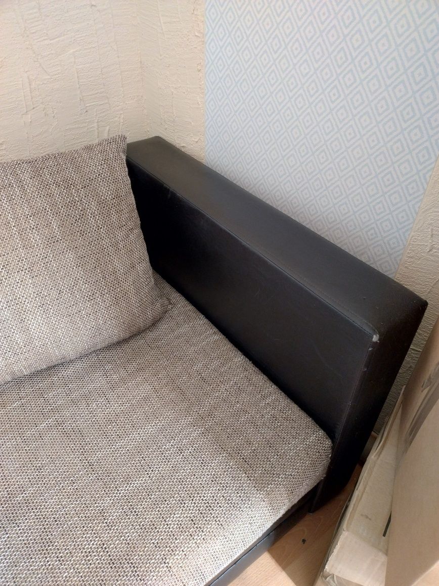 Rozkładana sofa z pojemnikiem dwuosobowa 220x84