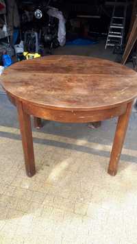 Stół drewniany do renowacji.
