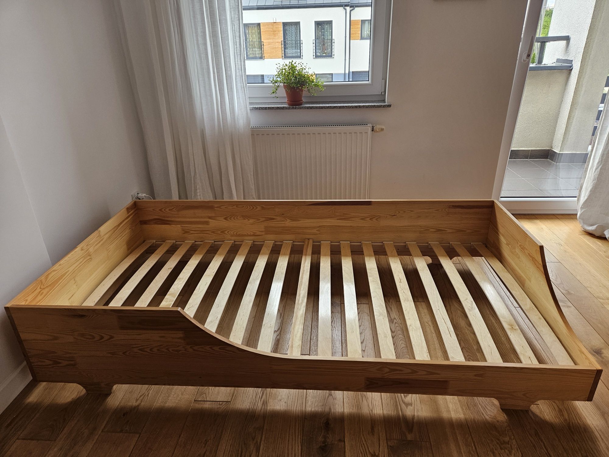 Drewniane sosnowe łóżko 100x200