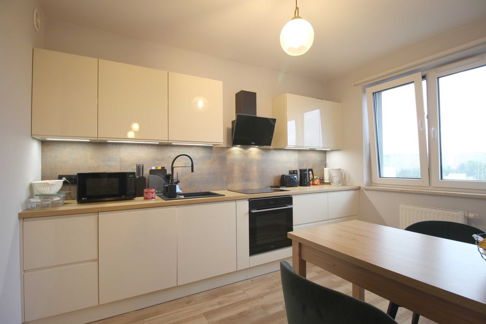 2 pokoje | Osobna kuchnia | 48 m² | Balkon | Kamienna