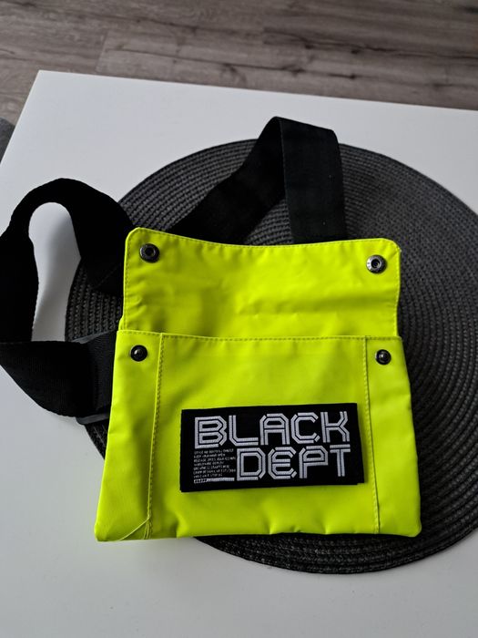 Saszetka typu nerka Cropp