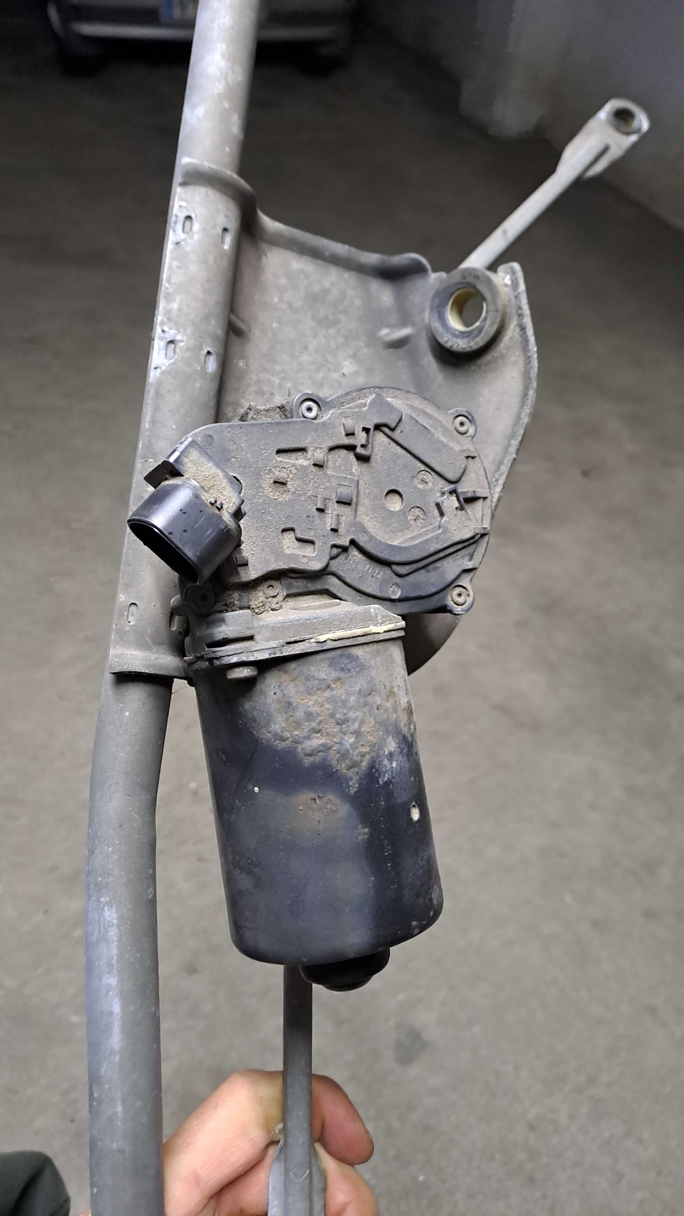Motor limpa pára-brisas avensis T22