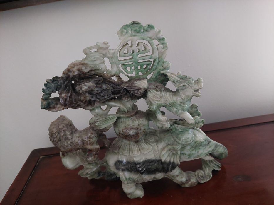 Excelente escultura em jade