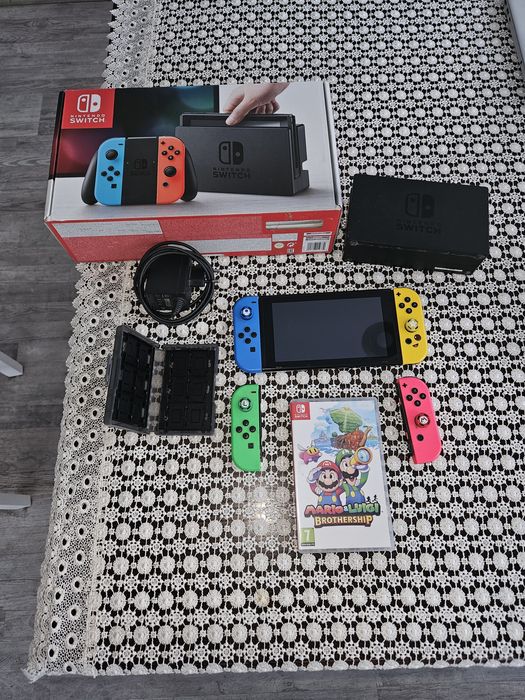Nintendo Switch plus gra, plus dodatkowe joycony