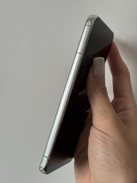 Samsung S22 білий