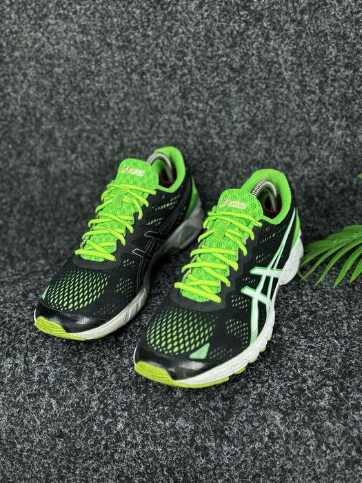 Asics кросівки розмір 44 28 см