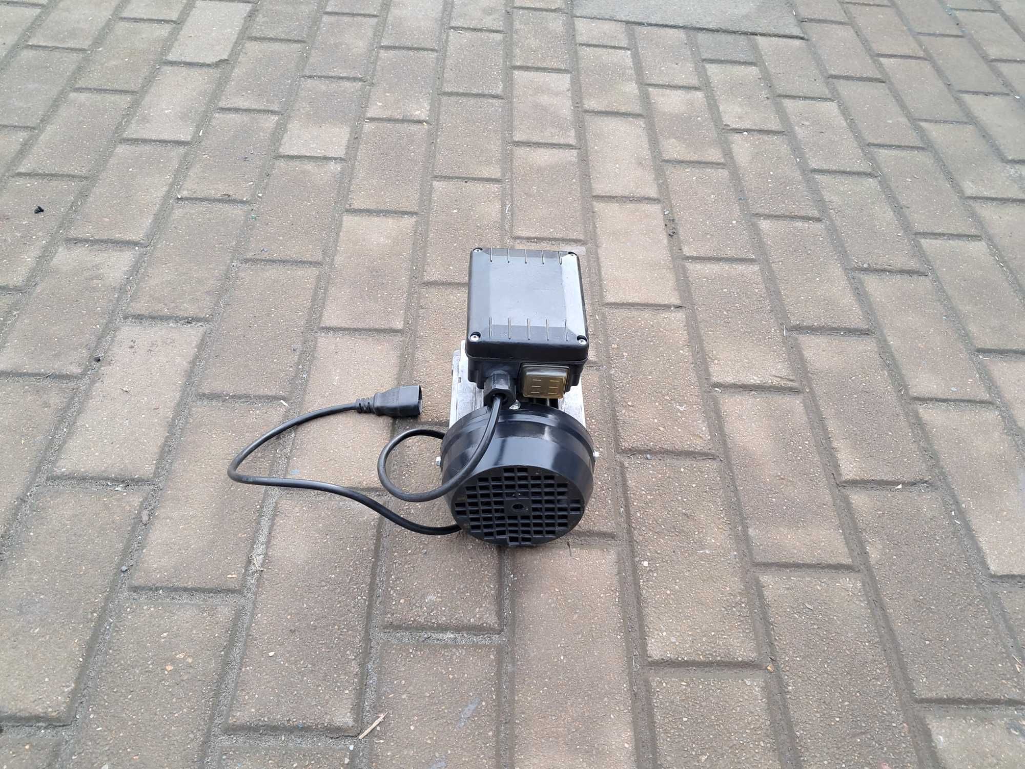 Silnik do podajnika pieca,kotła przekładni  230v 220v 1-fazowy.Wysyłka