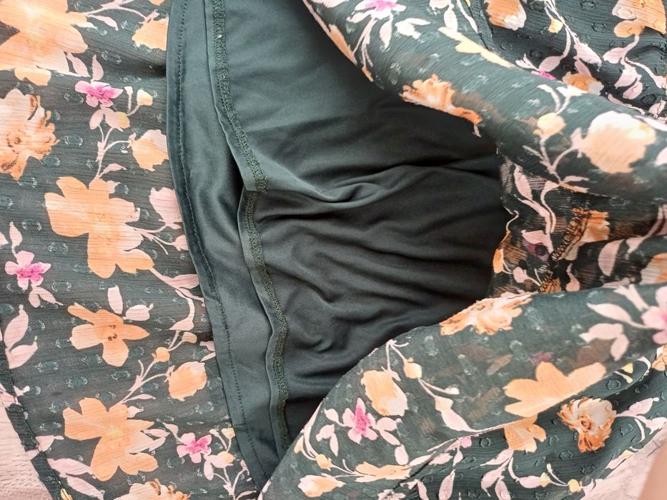 Spódniczka zielona w kwiaty r. 140